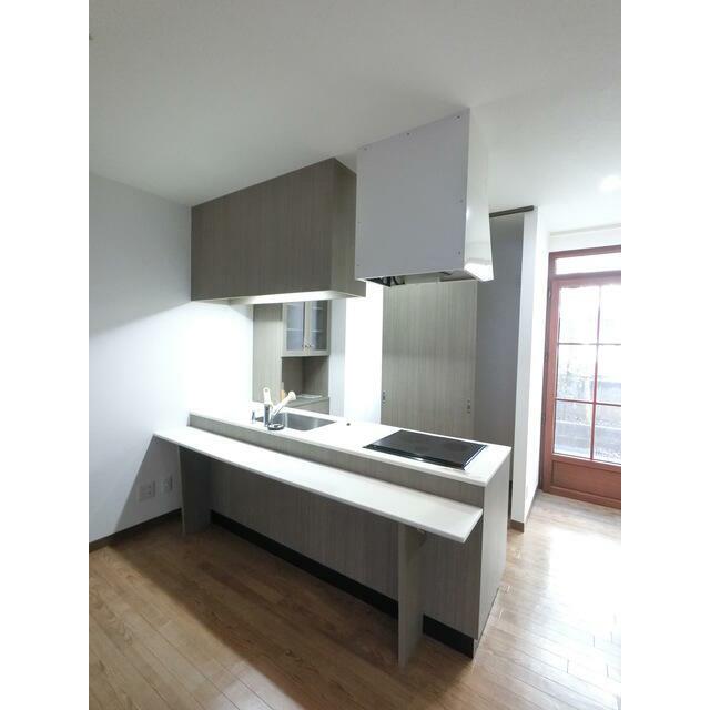 後方には冷蔵庫置場があります。