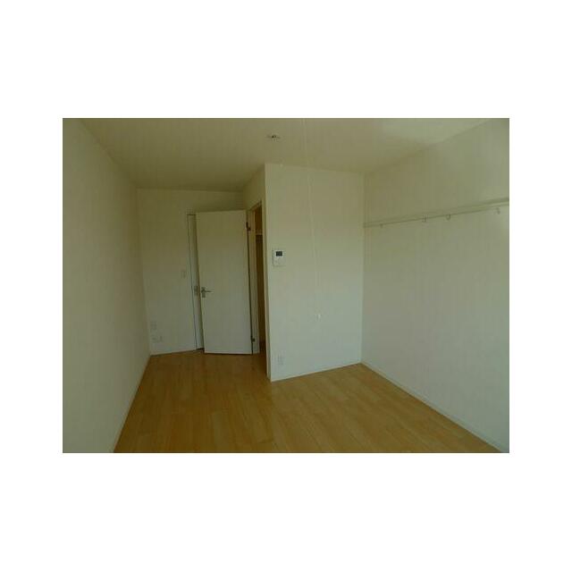 画鋲や釘を使わずにちょっとした物かけに便利な化粧幕板付き♪