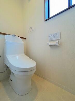 「トイレ」新品に交換しております。