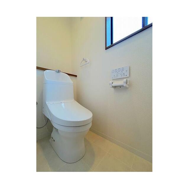 「トイレ」新品に交換しております。