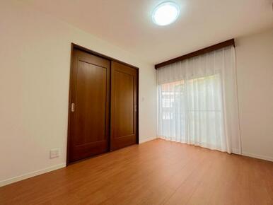 「1階洋室」約6帖のお部屋です。