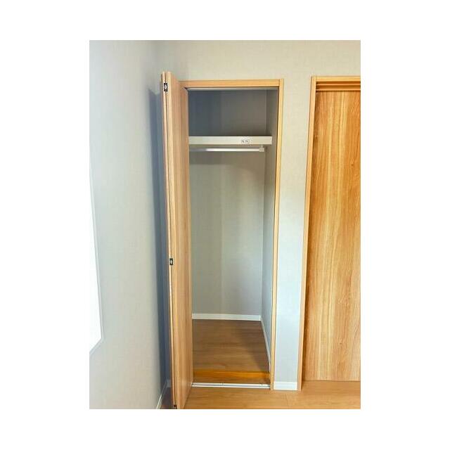 「2F北側洋室」クローゼットがございます。