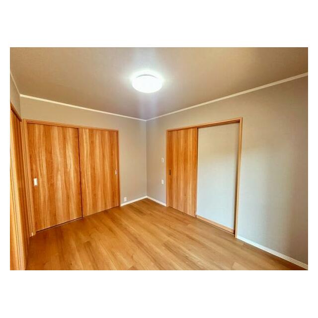 「2F北側洋室」約6帖のお部屋です。