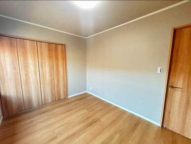 「2F北側洋室」別角度からのお写真です。