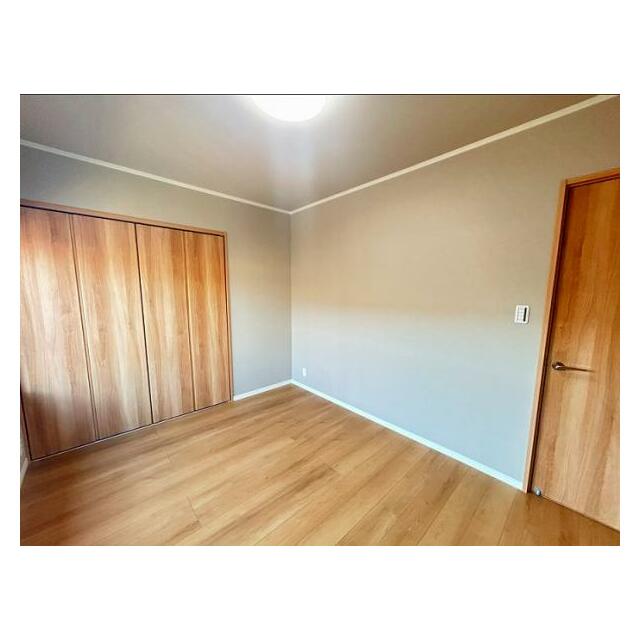 「2F北側洋室」別角度からのお写真です。