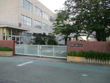 植田小学校