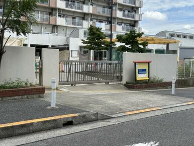 長房中央保育園（徒歩１２分、車で約３分、園庭がとても広くのびのびと過ごせます！）