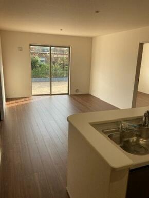 リラックスできる場所だからリビングは家具＆レイアウトにこだわりたい！（1号棟）