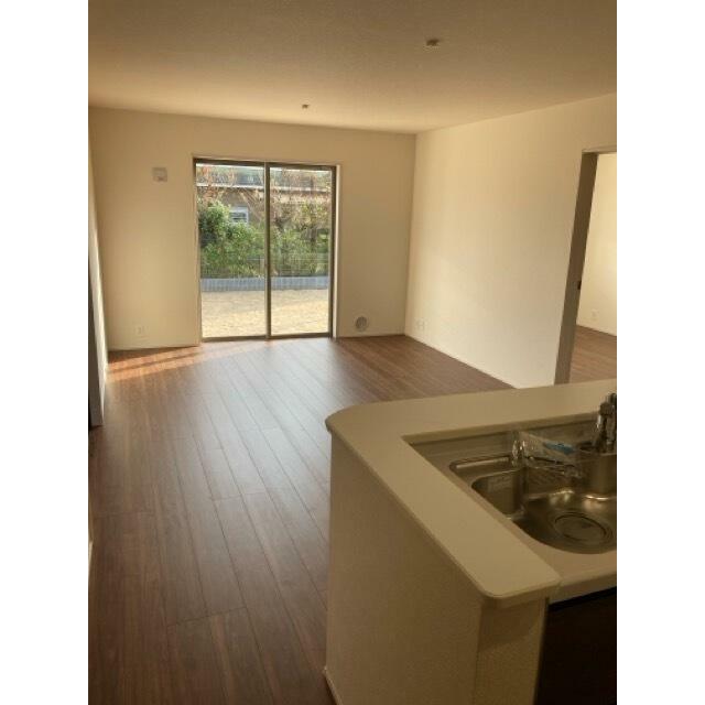 リラックスできる場所だからリビングは家具＆レイアウトにこだわりたい！（1号棟）