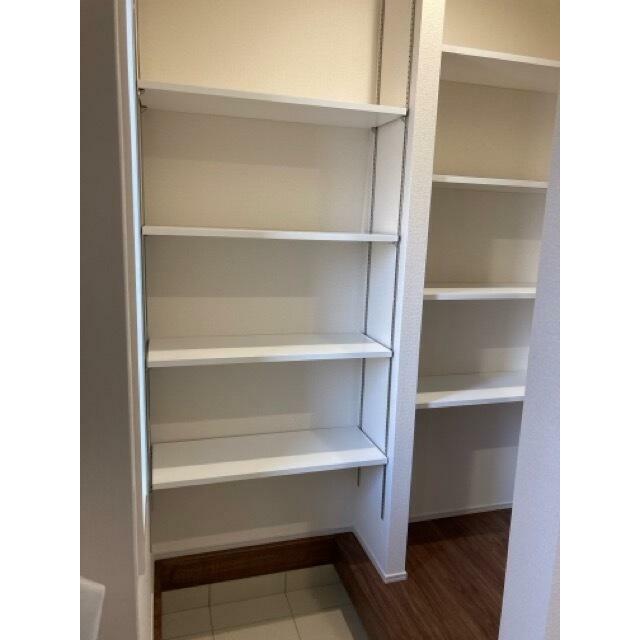 部屋をすっきりさせるのに欠かせない収納。まめに整理整頓したくなる！（1号棟）