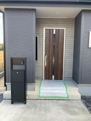 「いってきます」「ただいま」「おかえり」が聞こえそうな玄関（1号棟）