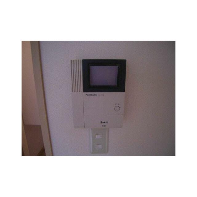 来訪者の顔を見て話せるＴＶモニターフォン付きです。