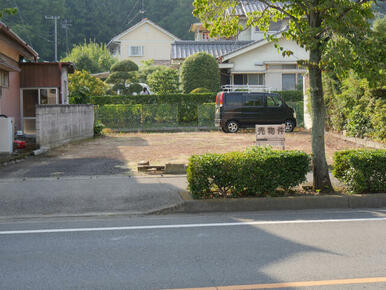 車の乗り入れには歩道に切り下げがあります！