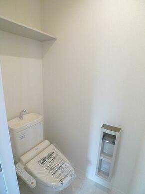 幅広い年齢層から支持されている今や必須アイテムの温水洗浄暖房便座♪冬場も便座が暖かくご使用いただけ…