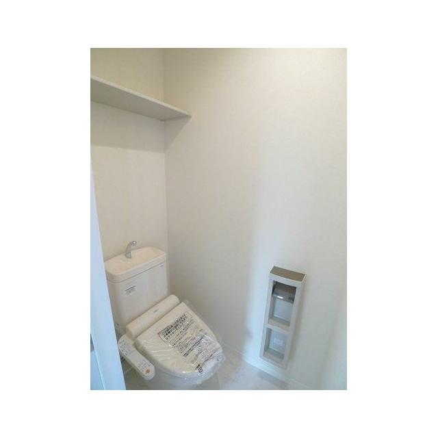 幅広い年齢層から支持されている今や必須アイテムの温水洗浄暖房便座♪冬場も便座が暖かくご使用いただけ…