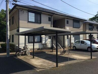 敷地内には屋根付きサイクルポートがあるので、大切な自転車等を雨ざらしにせずに保管できます（無料）♪