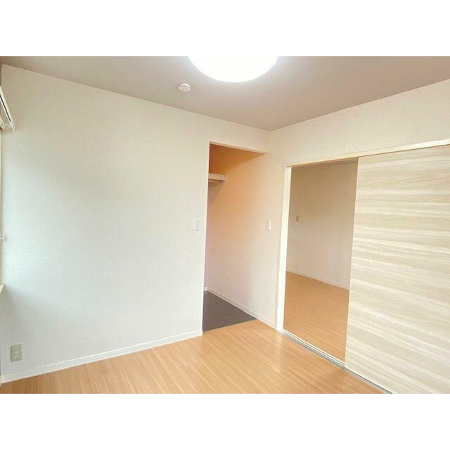 【洋室】ＬＥＤ照明設置済みなので、ご入居時に準備不要です☆