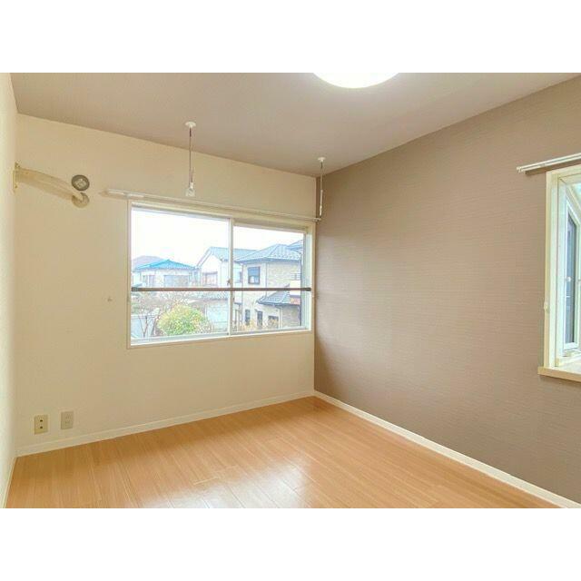 【洋室】雨の日やお出かけにも安心の室内物干し設備あり☆