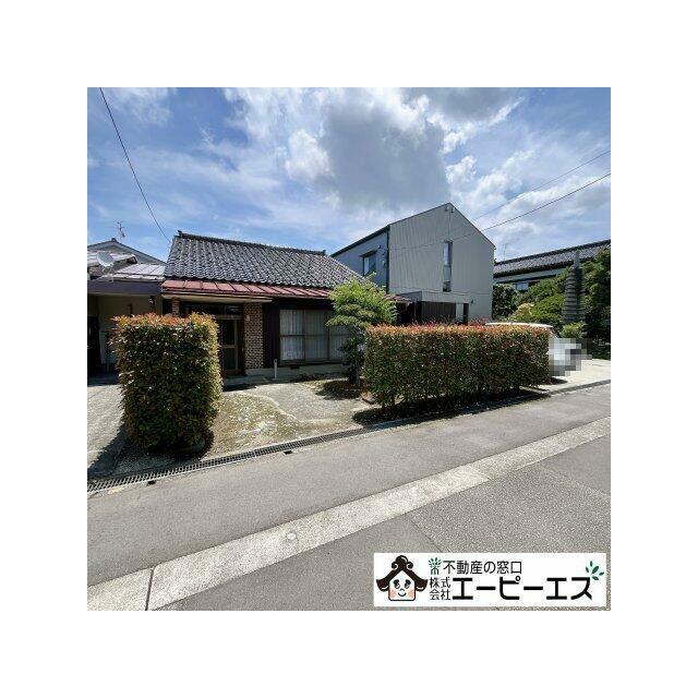 現在、建物が建っていますが解体後更地渡しになります