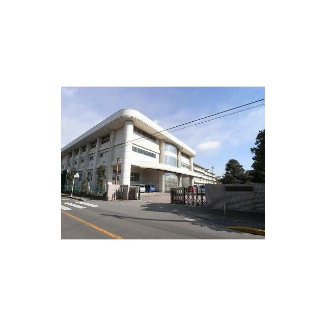 泉が丘中学校　828ｍ/徒歩11分、車3分