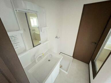 洗面台新品です。