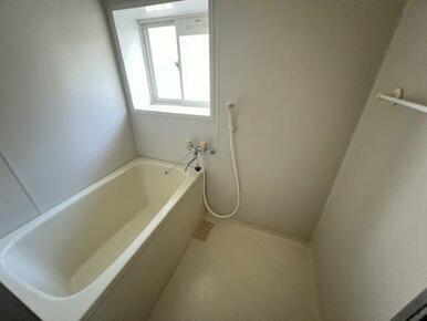 窓もあり換気できます