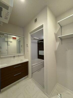 洗面化粧台がございます