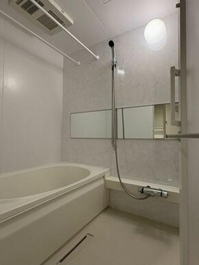 浴室はアクセントパネルを採用しております