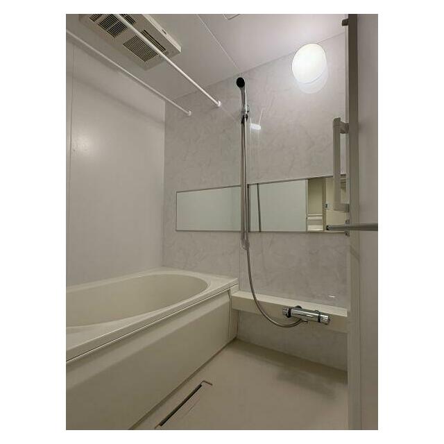 浴室はアクセントパネルを採用しております