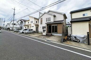 前面道路含む外観