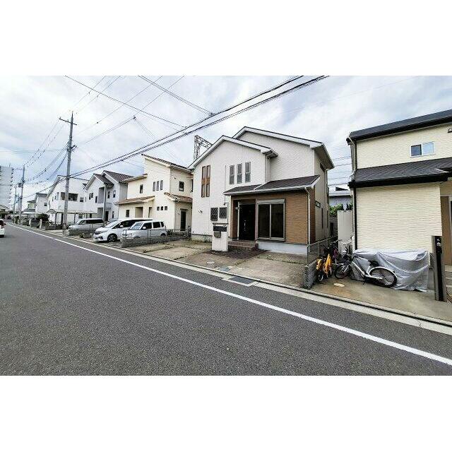 前面道路含む外観