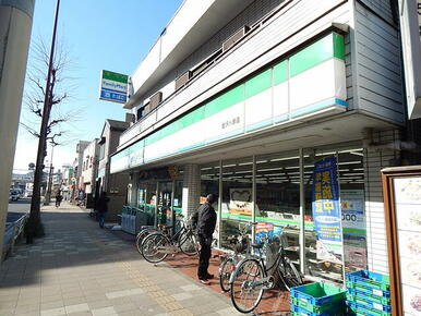 ファミリーマート金沢八景駅前店