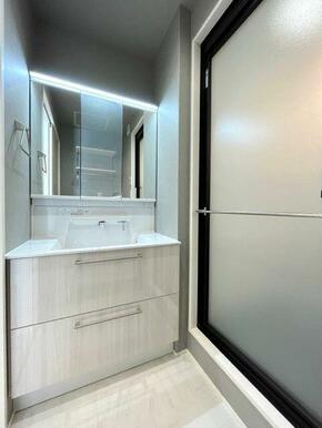 洗面所　洗髪洗面化粧台を設置