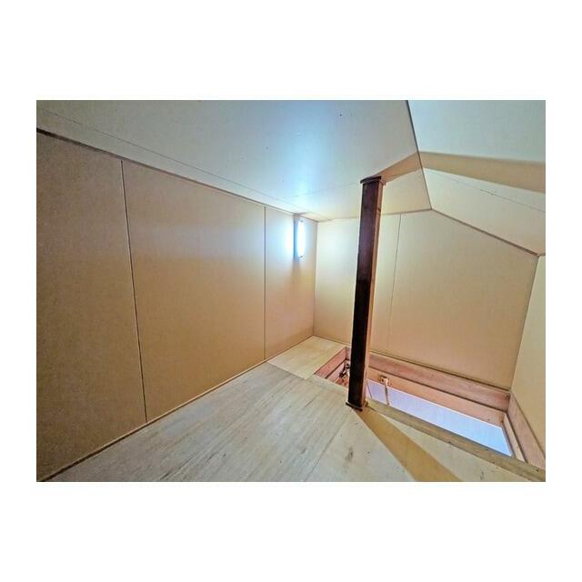 屋根裏収納