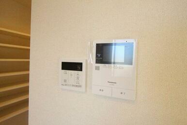 不在時、来客時に便利な録画機能付きＴＶカラーモニターホンです。