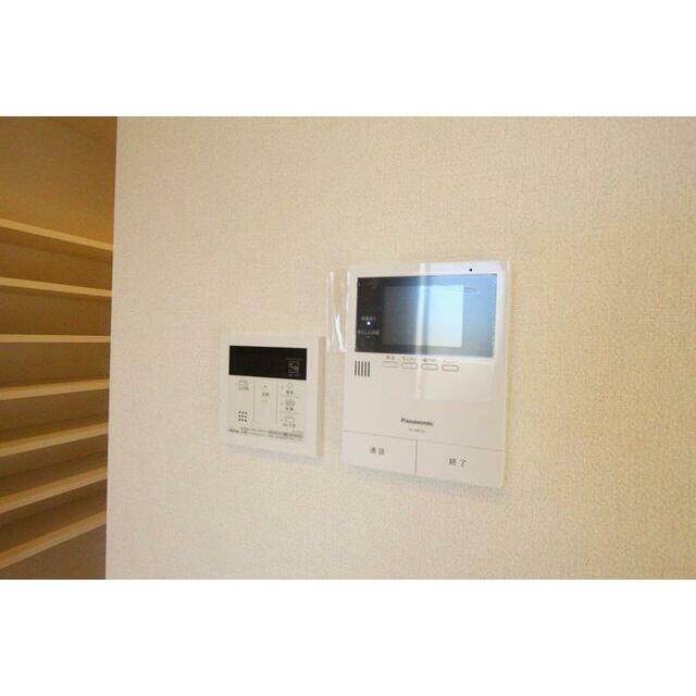 不在時、来客時に便利な録画機能付きＴＶカラーモニターホンです。