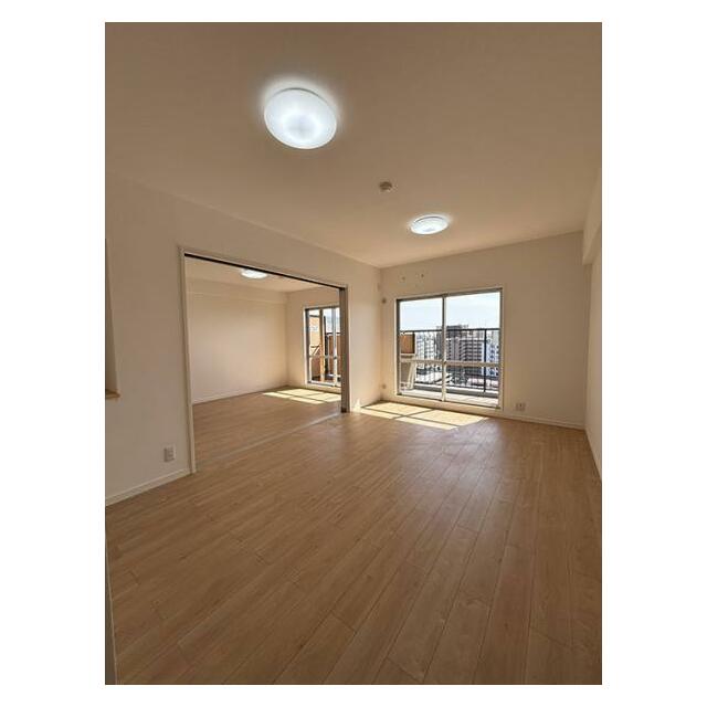 LDK　バルコニーに面したお部屋です