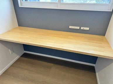 カウンターにはUSBの充電ポートつき。