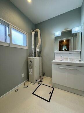 洗面台、灯油ボイラー交換済み。