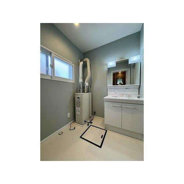 洗面台、灯油ボイラー交換済み。