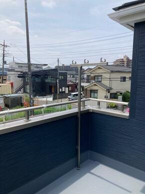 部屋の外と中をつなぐバルコニー、使い方自在！（3号棟）