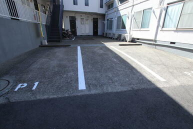 ★敷地内駐車場★（空き状況・使用料等詳細はご確認下さい）
