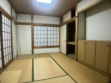 畳の上でゆっくりとくつろげる和室です