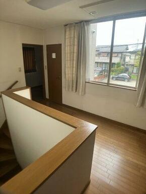 2階廊下も明るいです