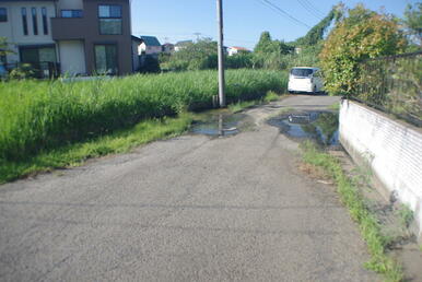 近くの道路の水溜まり