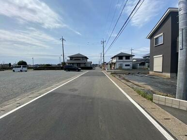 〇前面道路〇　南側幅員６ｍ公道・道路の配置や道の広さ日当たりなど、ぜひ現地もご確認ください。