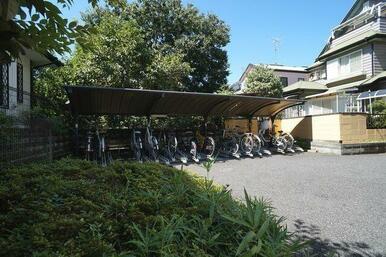 屋根付サイクルポートです。