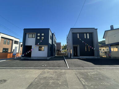 1号棟（左）、2号棟（右）