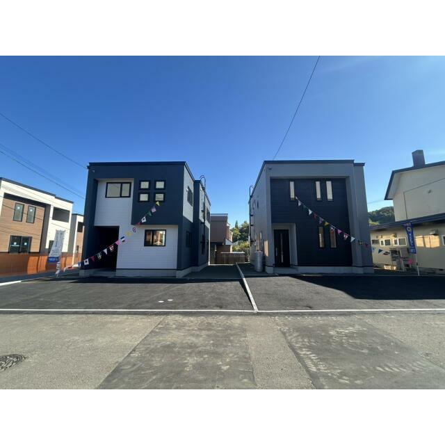 1号棟（左）、2号棟（右）