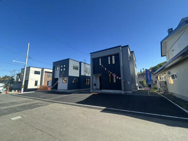 1号棟（左）、2号棟（右）